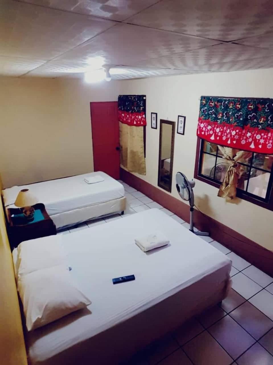Hostal Leyendas León Zewnętrze zdjęcie